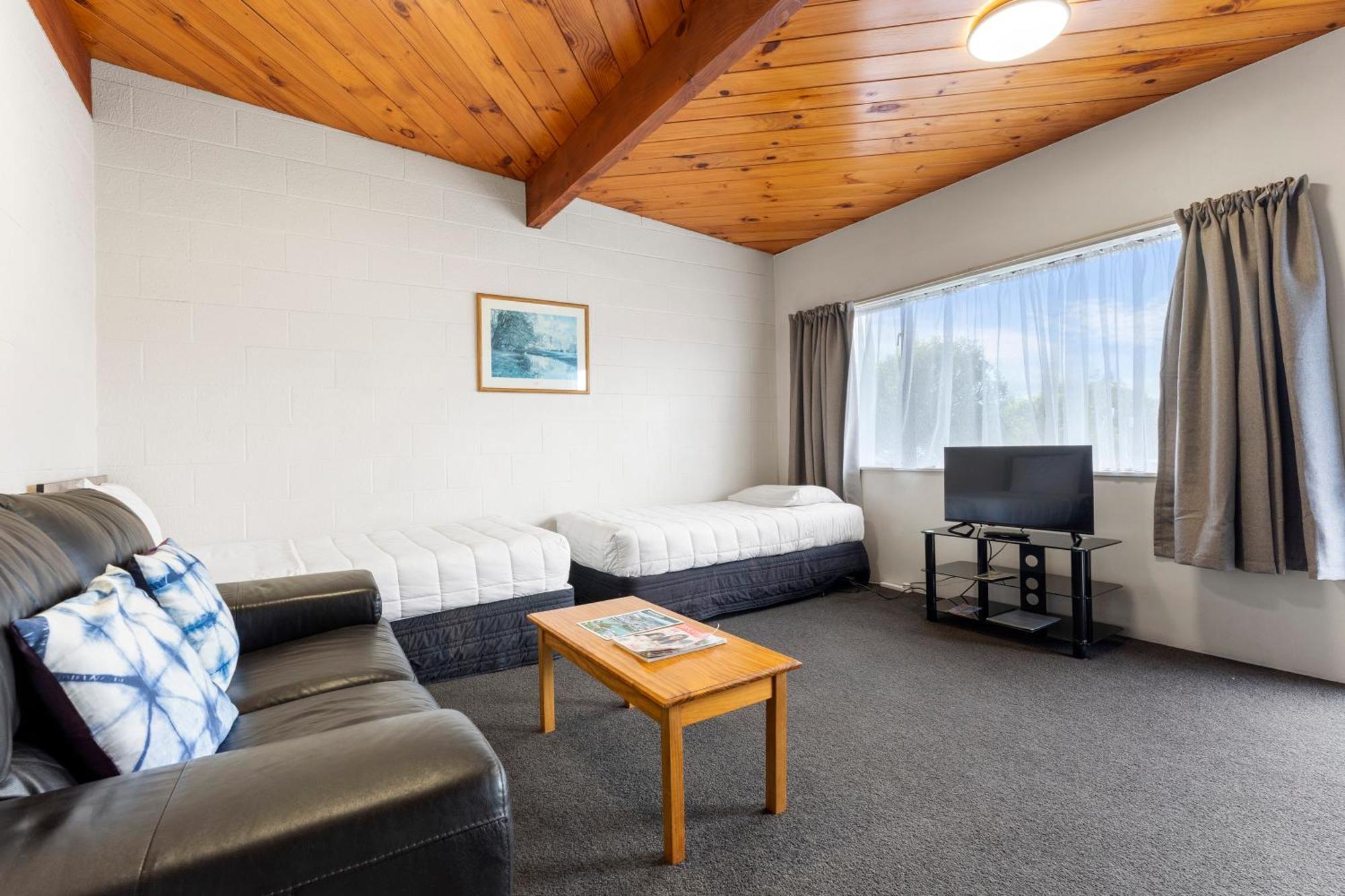 Coachman'S Lodge Motel Whanganui Bagian luar foto