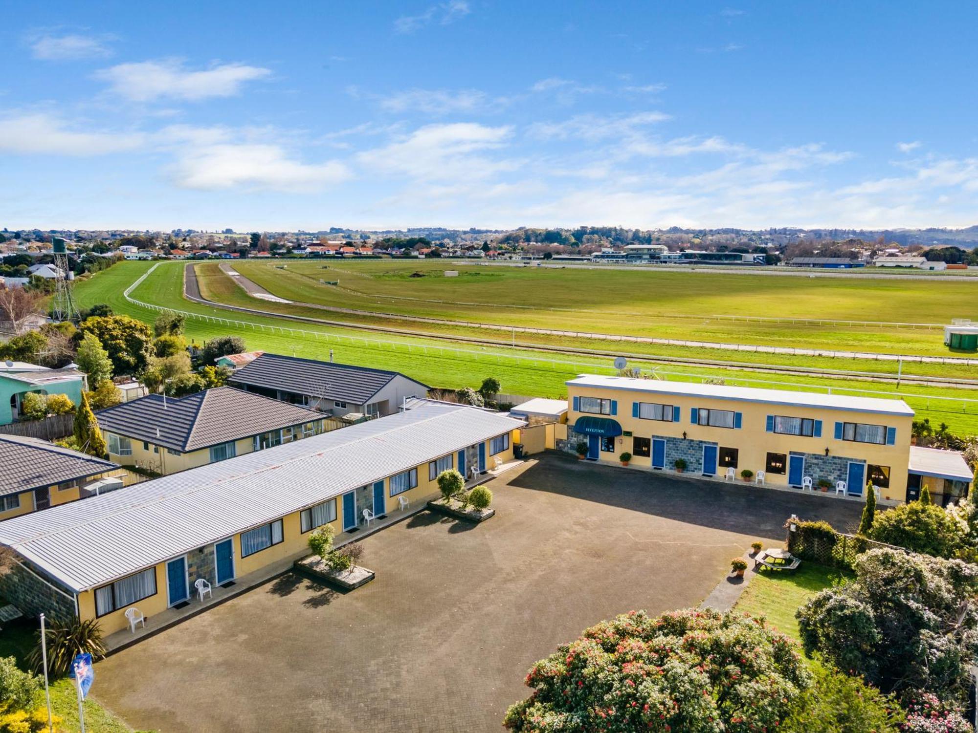 Coachman'S Lodge Motel Whanganui Bagian luar foto